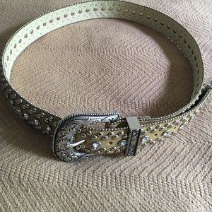 NWOT Guess beautiful belt